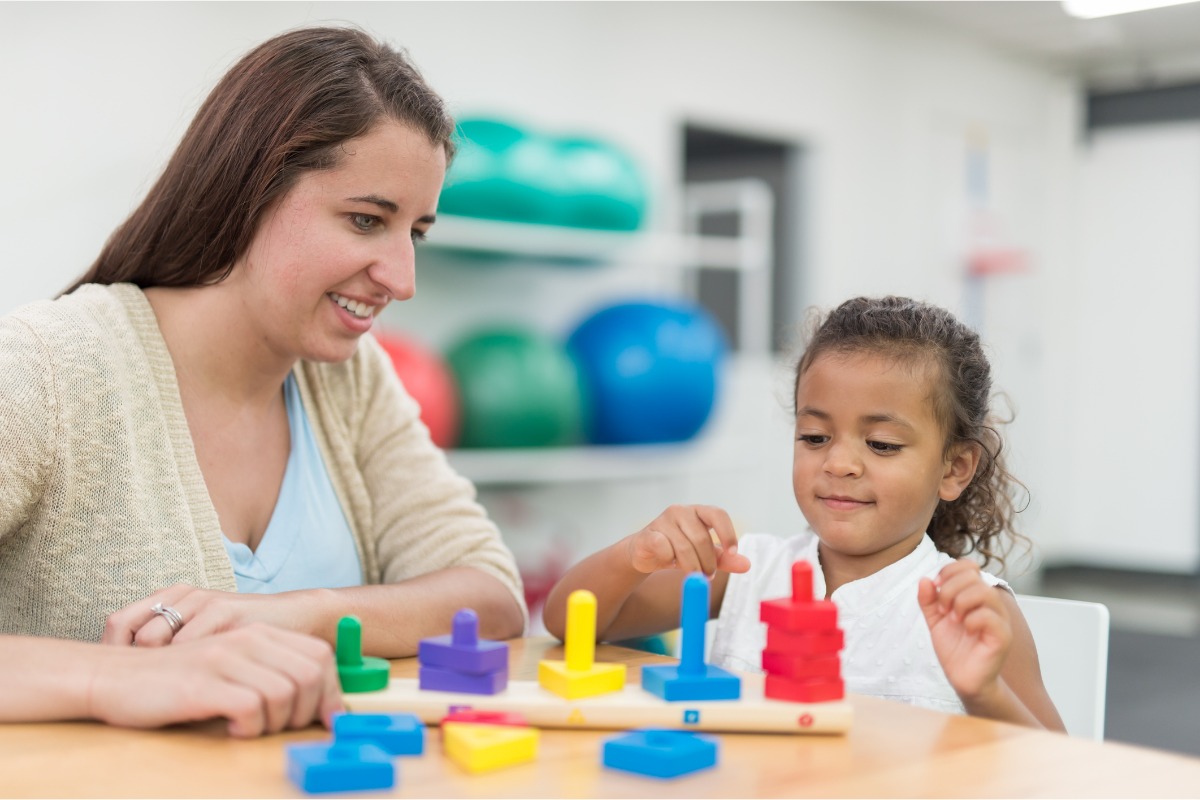 Teacher workingwith a child